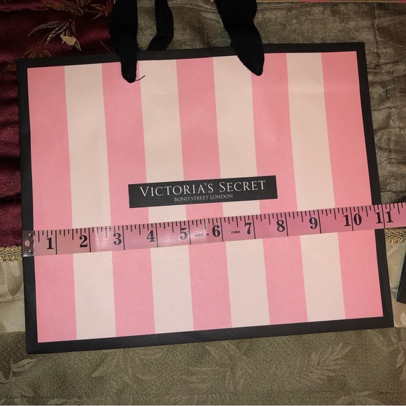 (3 for $15). (2) VS + (1) PINK shopping bag - Picture 4 of 10